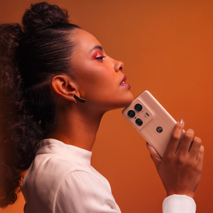 EAN 0840023256035 - Motorola edge 50 Ultra 17 cm (6.7") SIM doble Android 14 5G USB Tipo C 16 GB 1 TB 4500 mAh Madera imagen 12