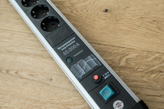 EAN 4007123677108 - Brennenstuhl 1391010601 base múltiple 5 m 6 salidas AC Interior Negro, Plata imagen 4