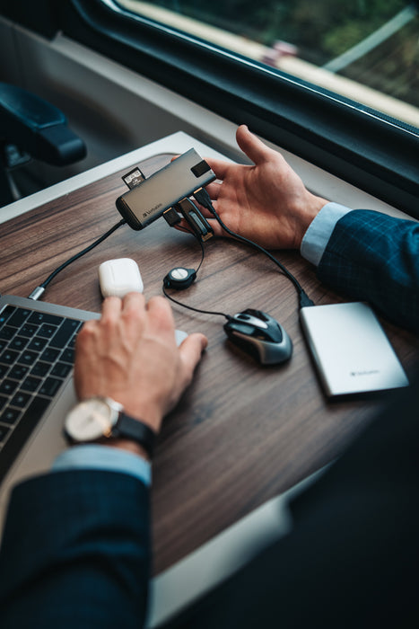 EAN 0023942491422 - Verbatim 49142 base para portátil y replicador de puertos USB 3.2 Gen 1 (3.1 Gen 1) Type-C Negro, Plata imagen 3