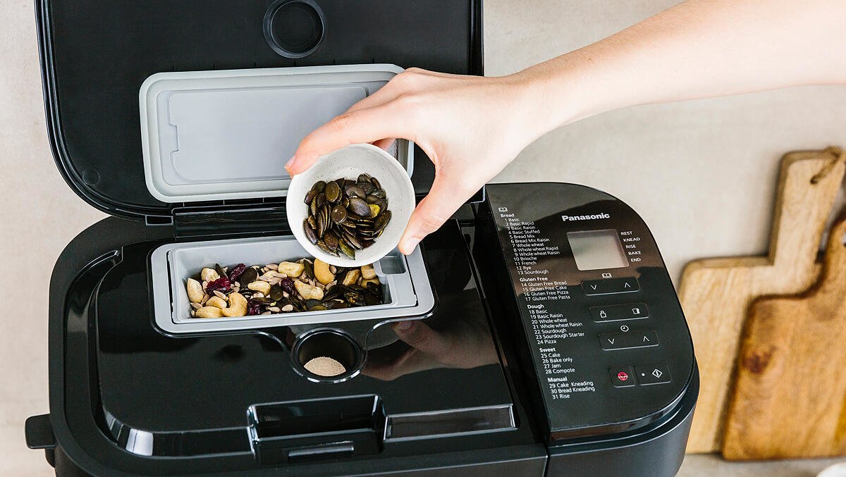 EAN 5025232915453 - Panasonic SD-YR2540 panificadora 550 W Negro, Gris imagen 2