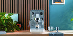 EAN 8017709347017 - Smeg EMC02WHMEU cafetera eléctrica Manual Máquina espresso 1,7 L imagen 32