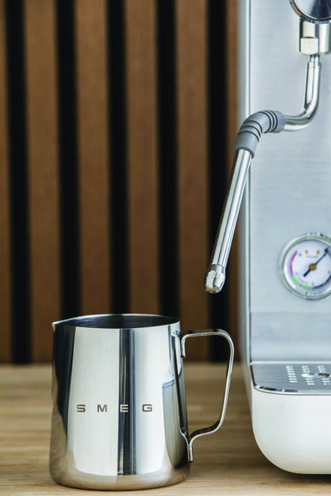 EAN 8017709347017 - Smeg EMC02WHMEU cafetera eléctrica Manual Máquina espresso 1,7 L imagen 40