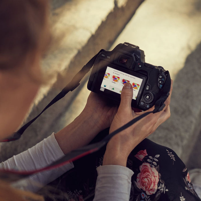 EAN 4549292132724 - Canon EOS 250D + EF-S 18-55mm f/3.5-5.6 III Juego de cámara SLR 24,1 MP CMOS 6000 x 4000 Pixeles Negro imagen 12