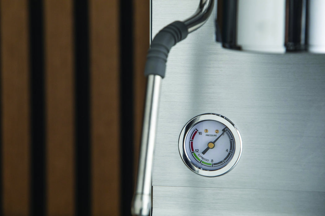 EAN 8017709347017 - Smeg EMC02WHMEU cafetera eléctrica Manual Máquina espresso 1,7 L imagen 39