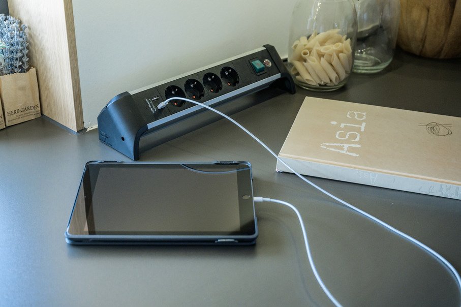 EAN 4007123677559 - Brennenstuhl 1391040410 base múltiple 1,8 m 4 salidas AC Interior Negro, Plata imagen 3