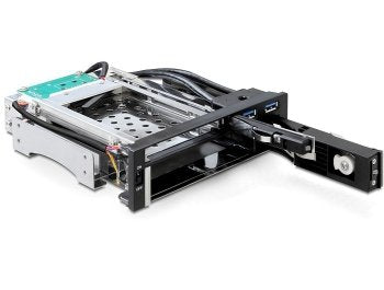 EAN 4043619472093 - DeLOCK 47209 panel bahía disco duro 13,3 cm (5.25") E / S de los puertos del panel Negro imagen 6