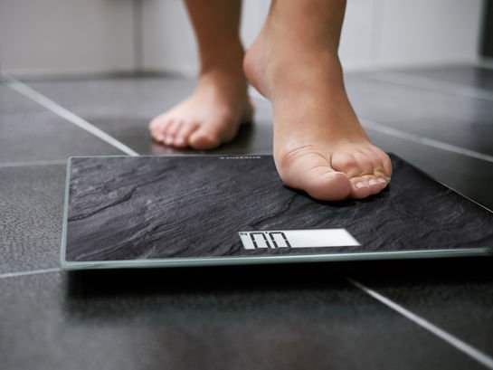 EAN 4006501638816 - Soehnle Style Sense Compact 300 Plaza Negro, Plata Báscula personal electrónica imagen 11