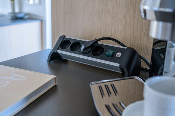 EAN 4007123677535 - Brennenstuhl 1391040400 base múltiple 1,8 m 4 salidas AC Interior Negro, Plata imagen 5