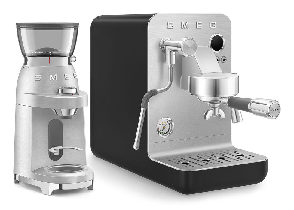 EAN 8010072255859 - Smeg EMC02BLMEU cafetera eléctrica Manual Máquina espresso 1,7 L imagen 22