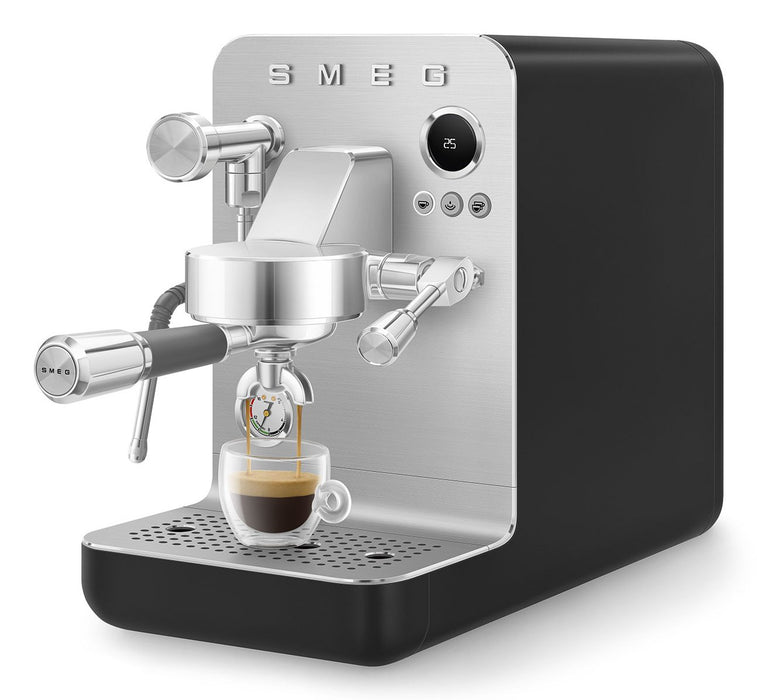 EAN 8010072255859 - Smeg EMC02BLMEU cafetera eléctrica Manual Máquina espresso 1,7 L imagen 15