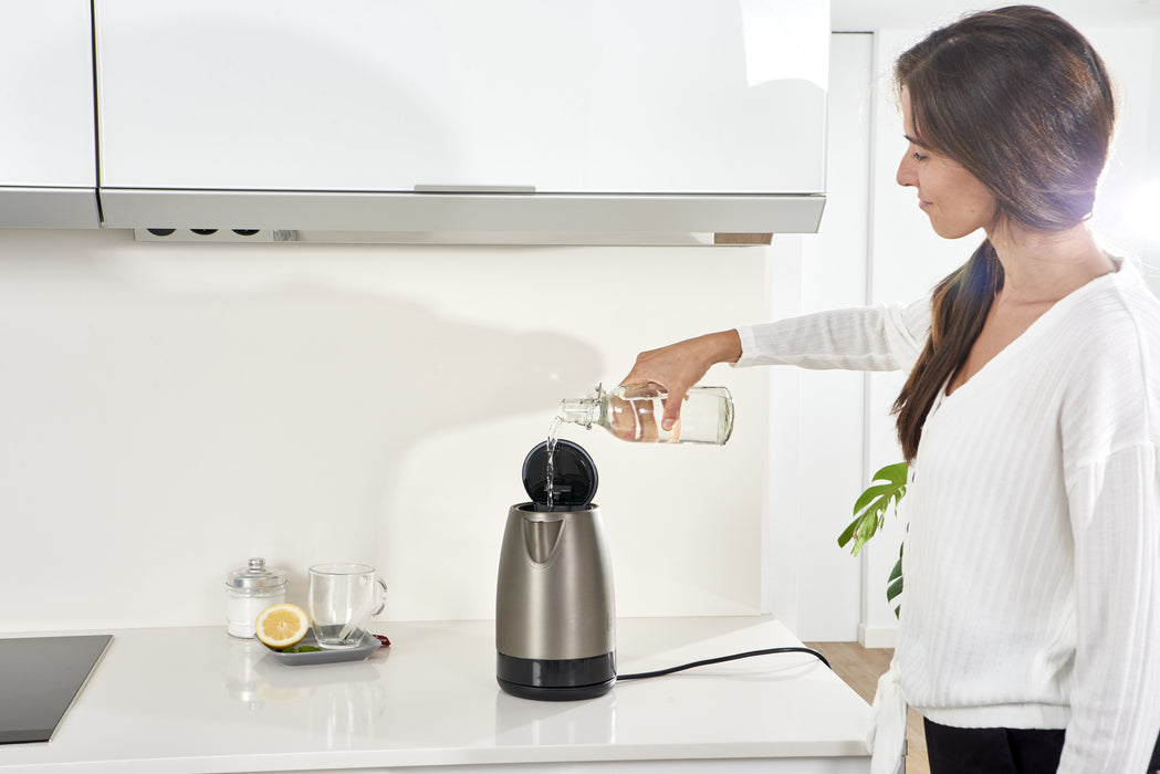 EAN 8432406580046 - Black & Decker BXKE2201E tetera eléctrica 1,7 L 2200 W Negro, Acero inoxidable imagen 9