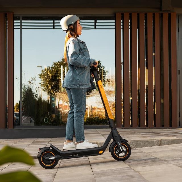 EAN 8435484071086 - Cecotec 07108 patinete eléctrico Negro, Amarillo 25 kmh 10 Ah imagen 6