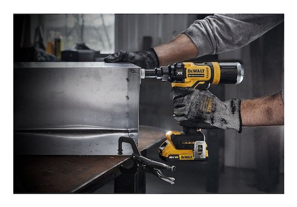 EAN 5035048797679 - DeWALT DCF403NT-XJ remachadora eléctrica Negro, Amarillo 2.4,3.2,4,4.8 mm 10000 kN imagen 7