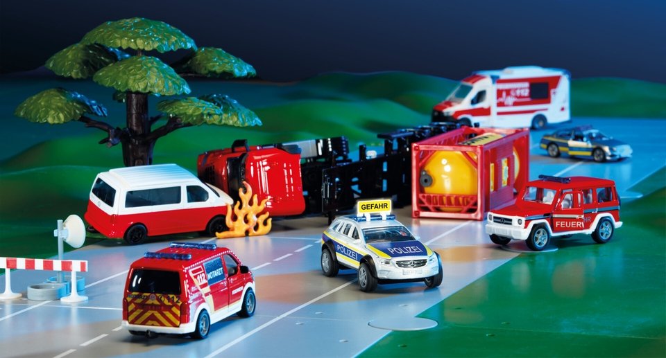 EAN 4006874023028 - Siku Mercedes-Benz E-Class All Terrain 4X4 Police Modelo a escala de furgón policial Previamente montado  imagen 4