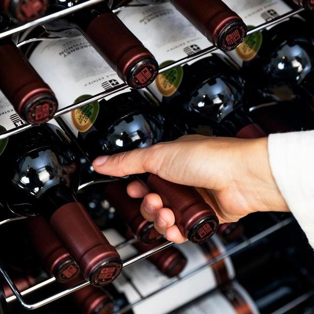 EAN 8435484001243 - Cecotec 00124 enfriador de vino Nevera de vino Independiente Negro 24 botella(s) imagen 10