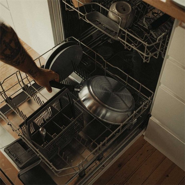 EAN 6424002018735 - Fiskars 1072249 cacerola Sartén gourmet Alrededor imagen 9