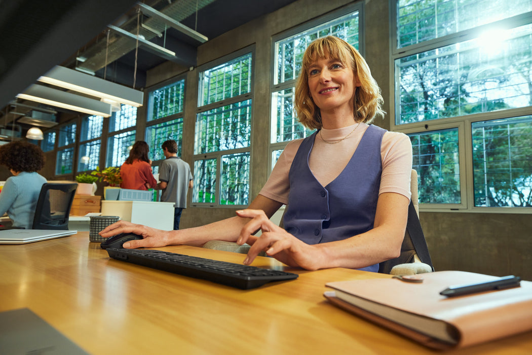 EAN 0198122955305 - HP 725 Multi-Device Rechargeable Wireless Keyboard and Mouse Combo teclado Ratón incluido Oficina RF Wire imagen 7