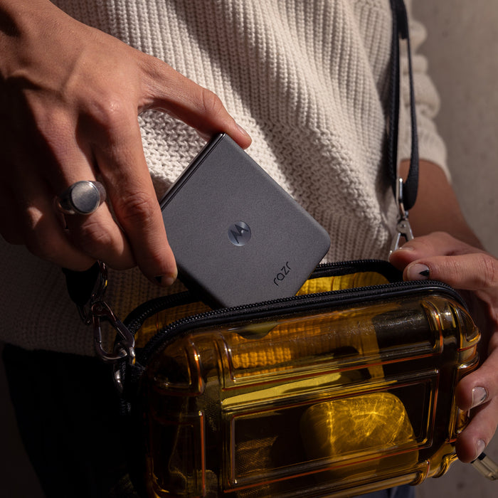 EAN 0840023261930 - Motorola razr 50 17,5 cm (6.9") SIM doble Android 14 5G USB Tipo C 8 GB 256 GB 4200 mAh Gris imagen 17