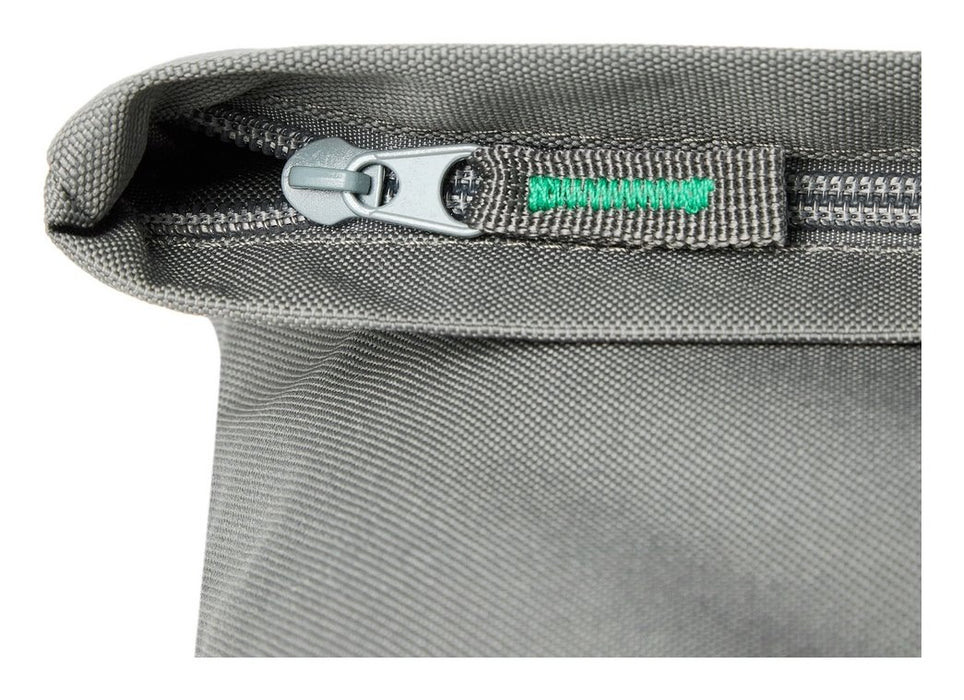 EAN 4260709015712 - Rivacase Gremio mochila City backpack Gris Poliéster, Tereftalato de polietileno reciclado (rPET) imagen 15