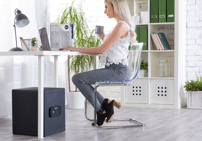 EAN 5052847107751 - Yale YSEB/400/EB1 caja fuerte Caja fuerte de superficie Acero Negro imagen 4