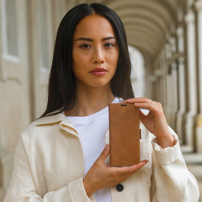 EAN 5711428014436 - dbramante1928 Lynge funda para teléfono móvil 17,3 cm (6.8") Folio Bronceado imagen 8