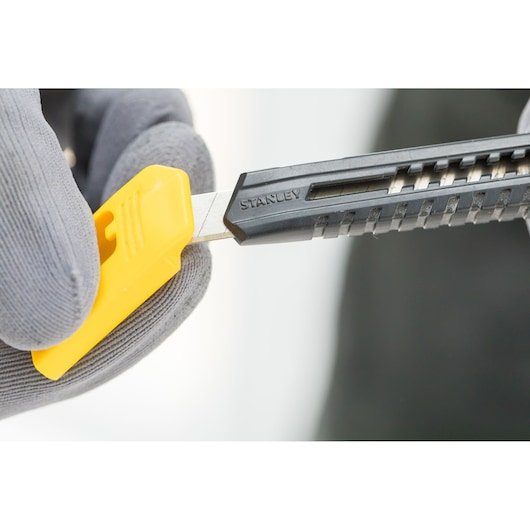 EAN 3253561101502 - Stanley 1-10-150 cúter Negro, Amarillo Cúter de cuchillas intercambiables imagen 8