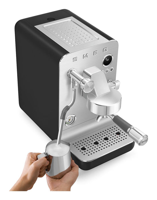 EAN 8010072255859 - Smeg EMC02BLMEU cafetera eléctrica Manual Máquina espresso 1,7 L imagen 13