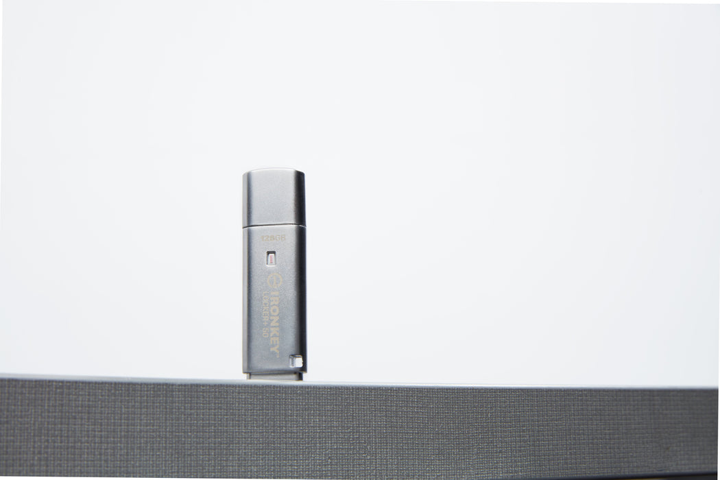 EAN 0740617329391 - Kingston Technology IronKey Locker+ 50 unidad flash USB USB tipo A 3.2 Gen 1 (3.1 Gen 1) Plata imagen 5