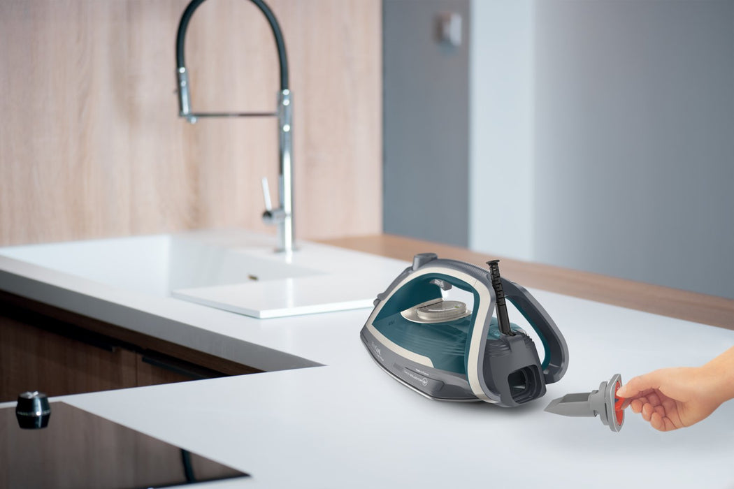 EAN 3121040078686 - Tefal Ultragliss Anti-Calc Plus FV6842 Plancha a vapor 2800 W Azul, Plata imagen 7