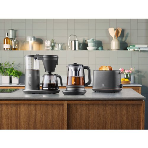 EAN 7332543723935 - Electrolux E7K16BP tetera eléctrica 1,7 L 2400 W Negro, Cobre imagen 7