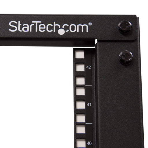 EAN 0065030855211 - StarTech.com 4POSTRACK42 armario rack Rack o bastidor independiente Negro imagen 2