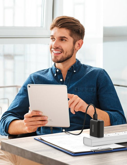 EAN 6957303812165 - Ugreen 10216 cargador de dispositivo móvil Universal Negro Corriente alterna Carga rápida Interior imagen 2