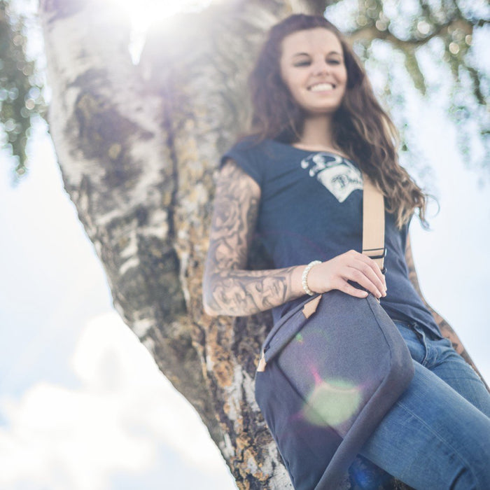 EAN 4047443472014 - Hama Florence 39,6 cm (15.6") Maletín Negro, Gris imagen 4