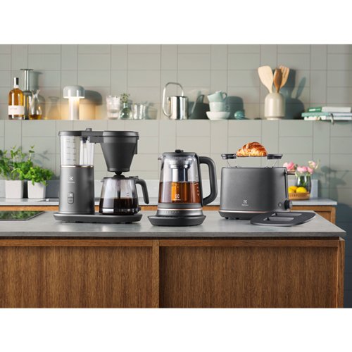 EAN 7332543723935 - Electrolux E7K16BP tetera eléctrica 1,7 L 2400 W Negro, Cobre imagen 4