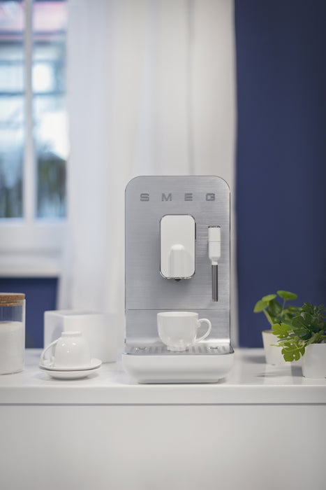 EAN 8017709334932 - Smeg BCC12WHMEU cafetera eléctrica Máquina espresso 1,4 L imagen 30