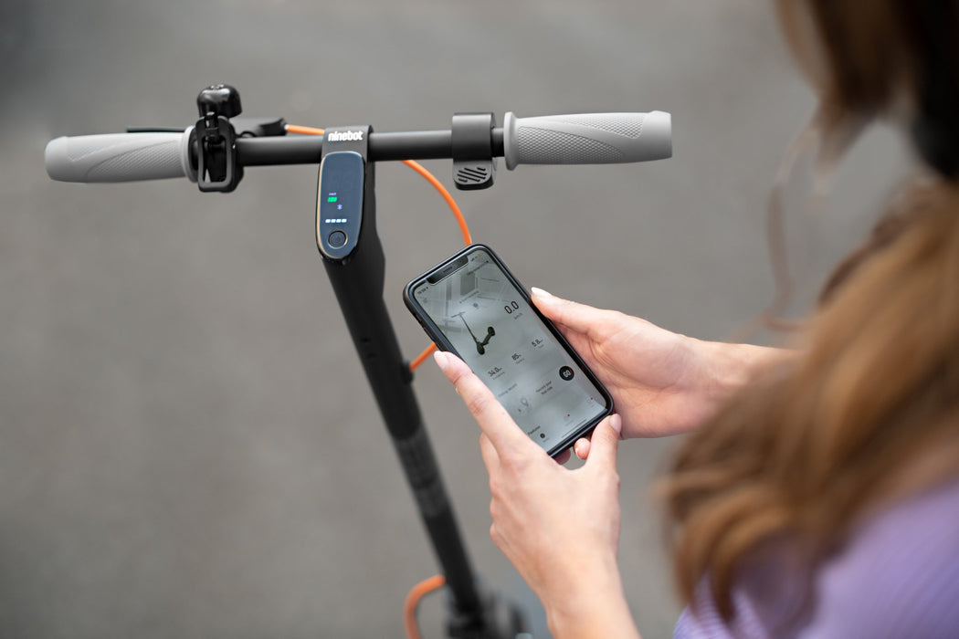 EAN 8719325845785 - Ninebot by Segway F40E Negro 25 kmh 10,2 Ah imagen 11