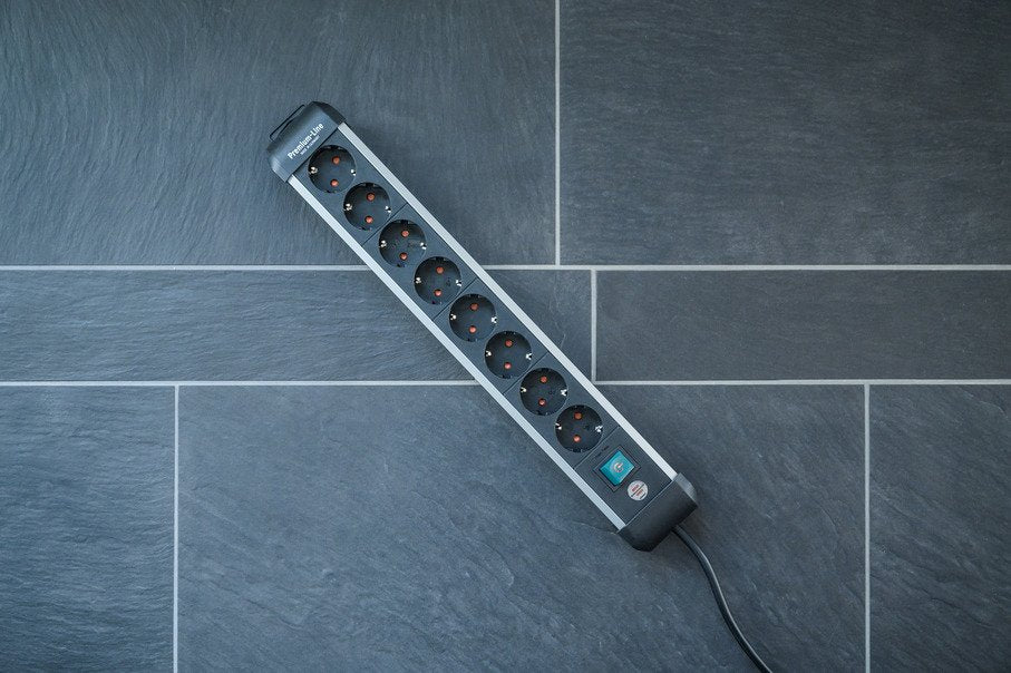 EAN 4007123677405 - Brennenstuhl 1391030800 base múltiple 3 m 8 salidas AC Interior Negro, Plata imagen 9