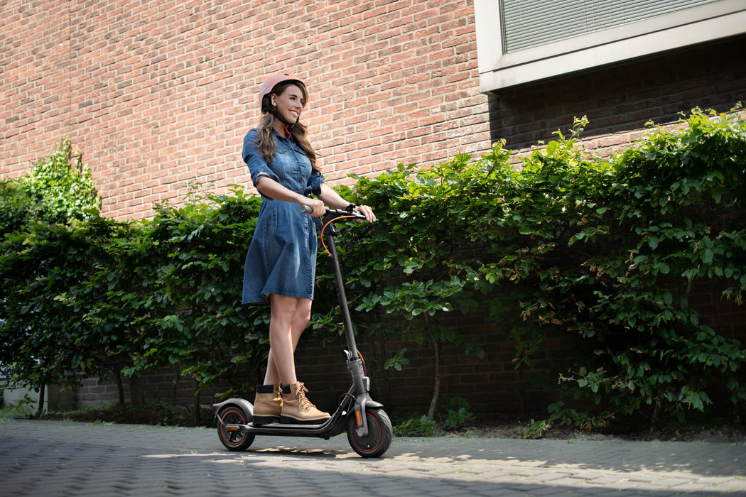 EAN 8719325845785 - Ninebot by Segway F40E Negro 25 kmh 10,2 Ah imagen 16