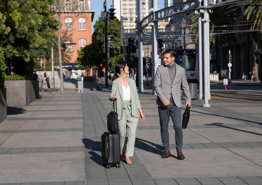 EAN 0195908323020 - HP Renew Business 14.1 Laptop Bag 35,8 cm (14.1") Bandolera Negro imagen 2