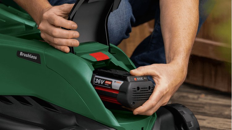 EAN 4059952658018 - Bosch AdvancedRotak Cortacésped de empuje a gasolina Batería Verde imagen 7