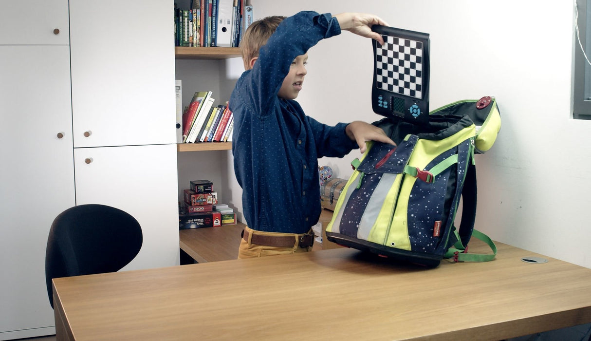 EAN 4032153008004 - Millennium Europe Chess Champion Juego de ajedrez De viaje/ de bolsillo Internacional imagen 4