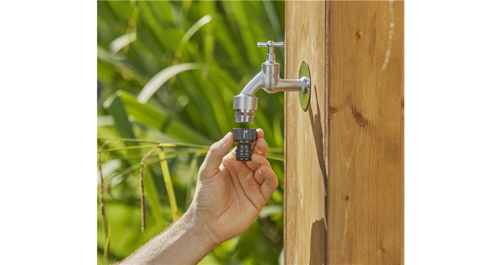 EAN 4078500280204 - Gardena 2802-20 accesorio para manguera Conector para grifo Negro imagen 2