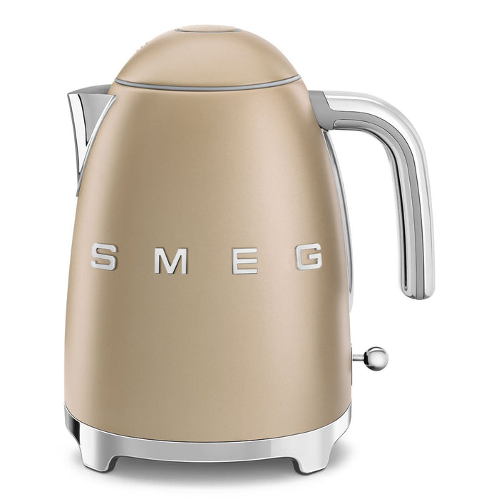 EAN 8017709290870 - Smeg KLF03CHMEU tetera eléctrica 1,7 L 2400 W Oro imagen 1