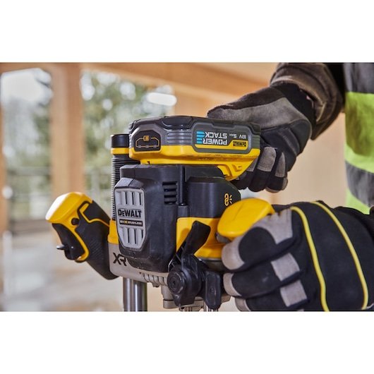 EAN 5035048810330 - DeWALT DCW620NT-XJ fresadora y desbastadora Negro, Amarillo 23000 RPM imagen 18