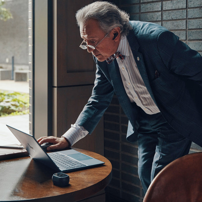 EAN 0197497053852 - Poly Voyager Free 60+ UC Carbon Black Earbuds +BT700 USB-C Adapter +Touchscreen Charge Case Auriculares I imagen 3