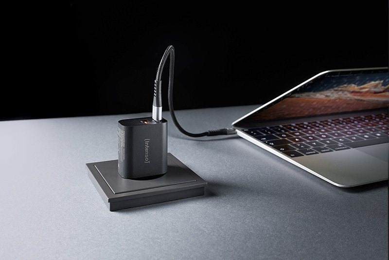 EAN 4034303035915 - Intenso 7803010 adaptador e inversor de corriente Interior 30 W Negro imagen 9