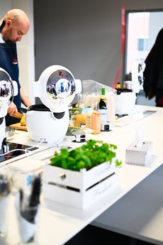 EAN 3045386381869 - Tefal CY851130 olla multi-cocción 6 L Cromo, Blanco imagen 27