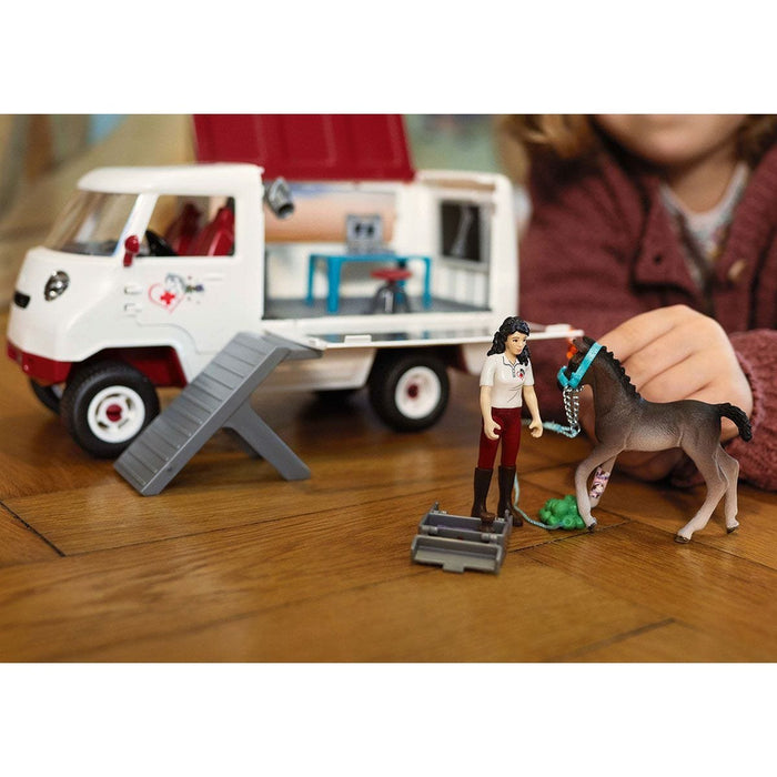 EAN 4055744023101 - schleich Mobile Vet with Hanoverian Foal imagen 4