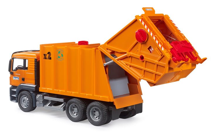 EAN 4001702037604 - BRUDER MAN TGS Garbage Truck imagen 4