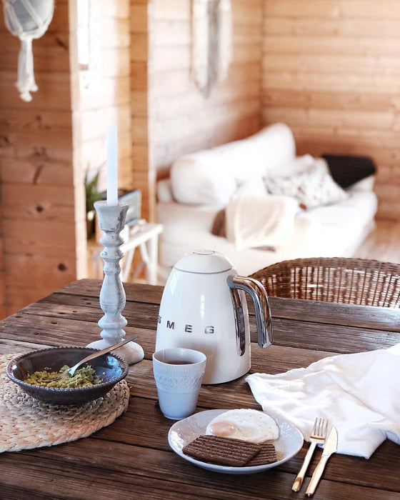 EAN 8017709231378 - Smeg KLF04CREU tetera eléctrica 1,7 L 2400 W Crema de color imagen 14